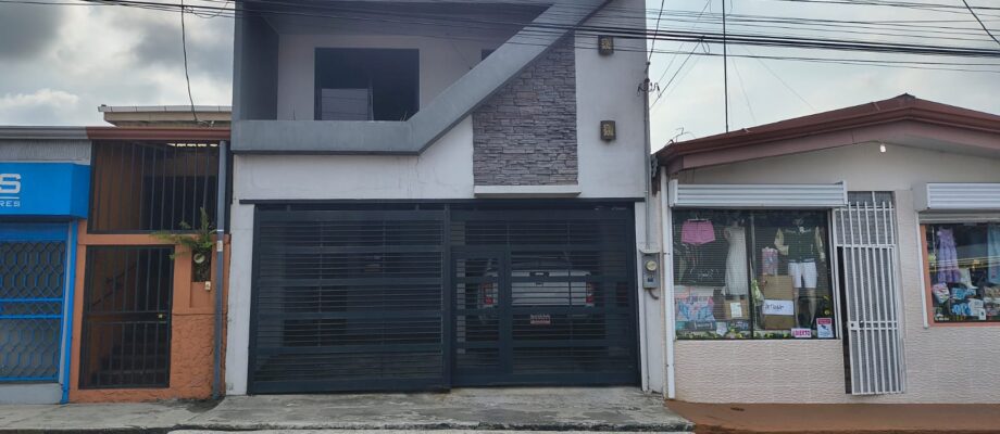 Se vende moderna propiedad  en el centro de San Ramón
