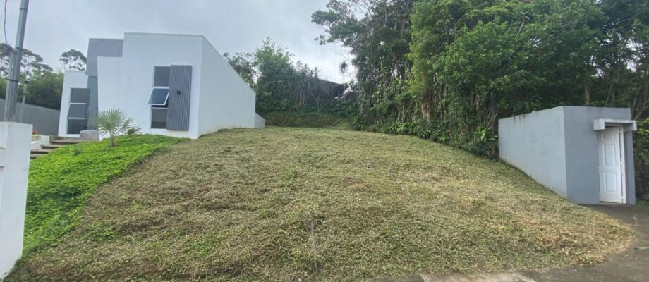 Se vende Lote en Condominio Bosques del Laurel